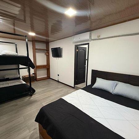 Bunker593 Inn Tena Bagian luar foto