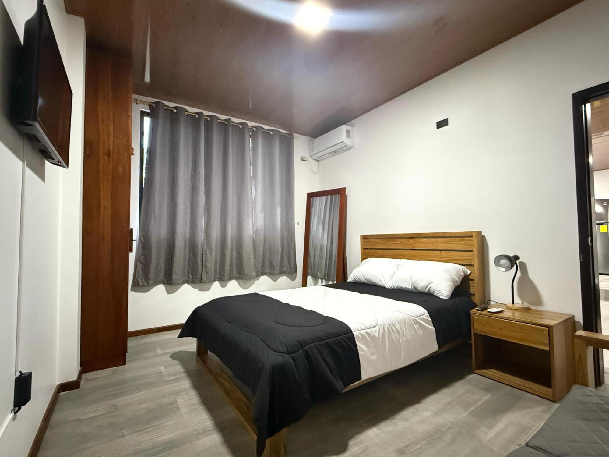 Bunker593 Inn Tena Bagian luar foto